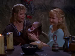 extant_XenaWarriorPrincess_1x04_CradleOfHope_01157