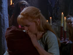 extant_XenaWarriorPrincess_1x04_CradleOfHope_01416