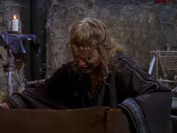 extant_XenaWarriorPrincess_1x04_CradleOfHope_01511