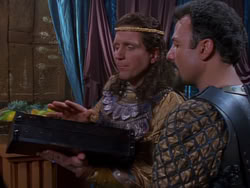 extant_XenaWarriorPrincess_1x04_CradleOfHope_01544