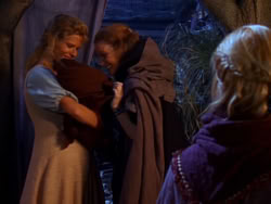 extant_XenaWarriorPrincess_1x04_CradleOfHope_02104