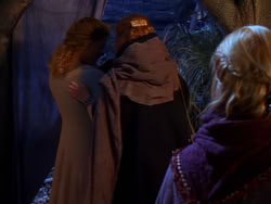 extant_XenaWarriorPrincess_1x04_CradleOfHope_02105