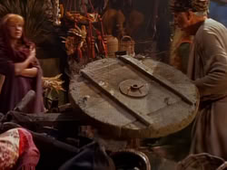 extant_XenaWarriorPrincess_1x04_CradleOfHope_02240