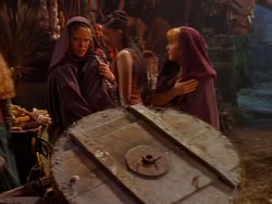 extant_XenaWarriorPrincess_1x04_CradleOfHope_02252