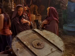 extant_XenaWarriorPrincess_1x04_CradleOfHope_02253