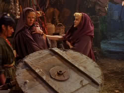 extant_XenaWarriorPrincess_1x04_CradleOfHope_02254
