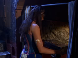 extant_XenaWarriorPrincess_1x04_CradleOfHope_02861