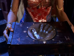 extant_XenaWarriorPrincess_1x04_CradleOfHope_02869