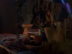 extant_XenaWarriorPrincess_1x04_CradleOfHope_02993