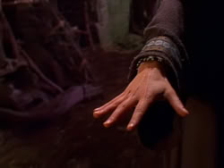 extant_XenaWarriorPrincess_1x04_CradleOfHope_03009