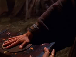 extant_XenaWarriorPrincess_1x04_CradleOfHope_03013