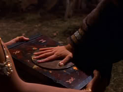 extant_XenaWarriorPrincess_1x04_CradleOfHope_03016