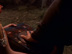 extant_XenaWarriorPrincess_1x04_CradleOfHope_03019