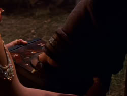 extant_XenaWarriorPrincess_1x04_CradleOfHope_03020