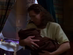 extant_XenaWarriorPrincess_1x04_CradleOfHope_03190