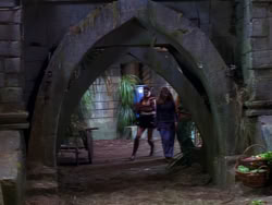 extant_XenaWarriorPrincess_1x04_CradleOfHope_03245