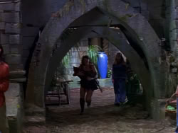 extant_XenaWarriorPrincess_1x04_CradleOfHope_03246