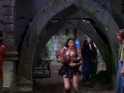 extant_XenaWarriorPrincess_1x04_CradleOfHope_03247
