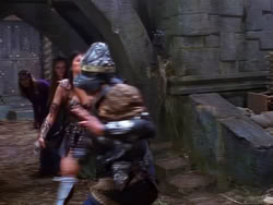 extant_XenaWarriorPrincess_1x04_CradleOfHope_03265