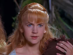 extant_XenaWarriorPrincess_1x04_CradleOfHope_03412