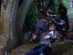 extant_XenaWarriorPrincess_1x04_CradleOfHope_03416