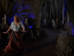 extant_XenaWarriorPrincess_1x07-TheTitans_02935