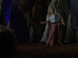 extant_XenaWarriorPrincess_1x07-TheTitans_02952