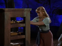 extant_XenaWarriorPrincess_1x07-TheTitans_02991