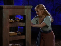 extant_XenaWarriorPrincess_1x07-TheTitans_02996