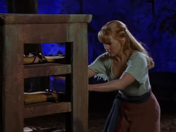 extant_XenaWarriorPrincess_1x07-TheTitans_02997