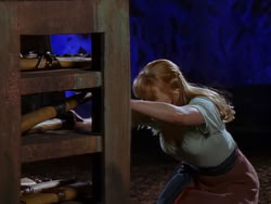 extant_XenaWarriorPrincess_1x07-TheTitans_03000