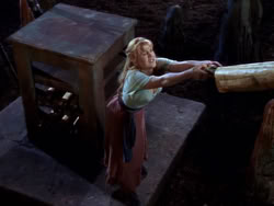 extant_XenaWarriorPrincess_1x07-TheTitans_03077