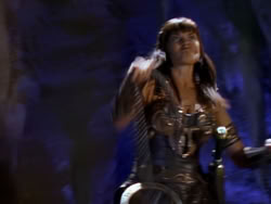 extant_XenaWarriorPrincess_1x07-TheTitans_03445