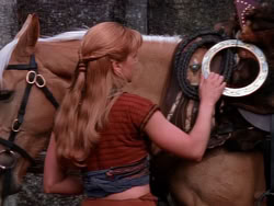 extant_XenaWarriorPrincess_1x11-TheBlackWolf_00926