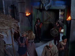 extant_XenaWarriorPrincess_1x12-BewareGreeksBearingGifts_1255