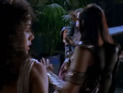extant_XenaWarriorPrincess_1x12-BewareGreeksBearingGifts_1300