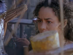 extant_XenaWarriorPrincess_1x12-BewareGreeksBearingGifts_3177
