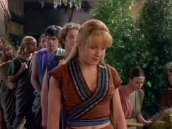 extant_XenaWarriorPrincess_1x13-AthensCityAcademyOfThePerformingBards_0800