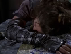 extant_XenaWarriorPrincess_1x13-AthensCityAcademyOfThePerformingBards_1102