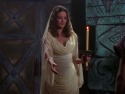 extant_XenaWarriorPrincess_1x13-AthensCityAcademyOfThePerformingBards_1170