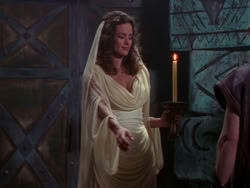extant_XenaWarriorPrincess_1x13-AthensCityAcademyOfThePerformingBards_1171