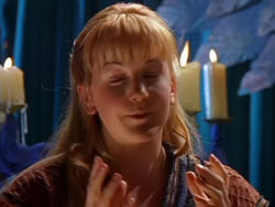 extant_XenaWarriorPrincess_1x13-AthensCityAcademyOfThePerformingBards_1231