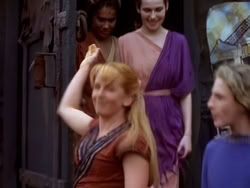 extant_XenaWarriorPrincess_1x13-AthensCityAcademyOfThePerformingBards_1277