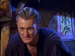 extant_XenaWarriorPrincess_1x13-AthensCityAcademyOfThePerformingBards_1389