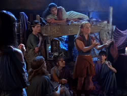 extant_XenaWarriorPrincess_1x13-AthensCityAcademyOfThePerformingBards_1701