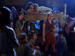 extant_XenaWarriorPrincess_1x13-AthensCityAcademyOfThePerformingBards_1711