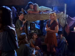 extant_XenaWarriorPrincess_1x13-AthensCityAcademyOfThePerformingBards_1715