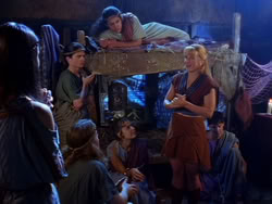 extant_XenaWarriorPrincess_1x13-AthensCityAcademyOfThePerformingBards_1716