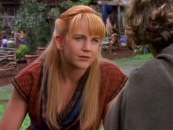 extant_XenaWarriorPrincess_1x13-AthensCityAcademyOfThePerformingBards_1841