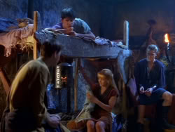 extant_XenaWarriorPrincess_1x13-AthensCityAcademyOfThePerformingBards_1944